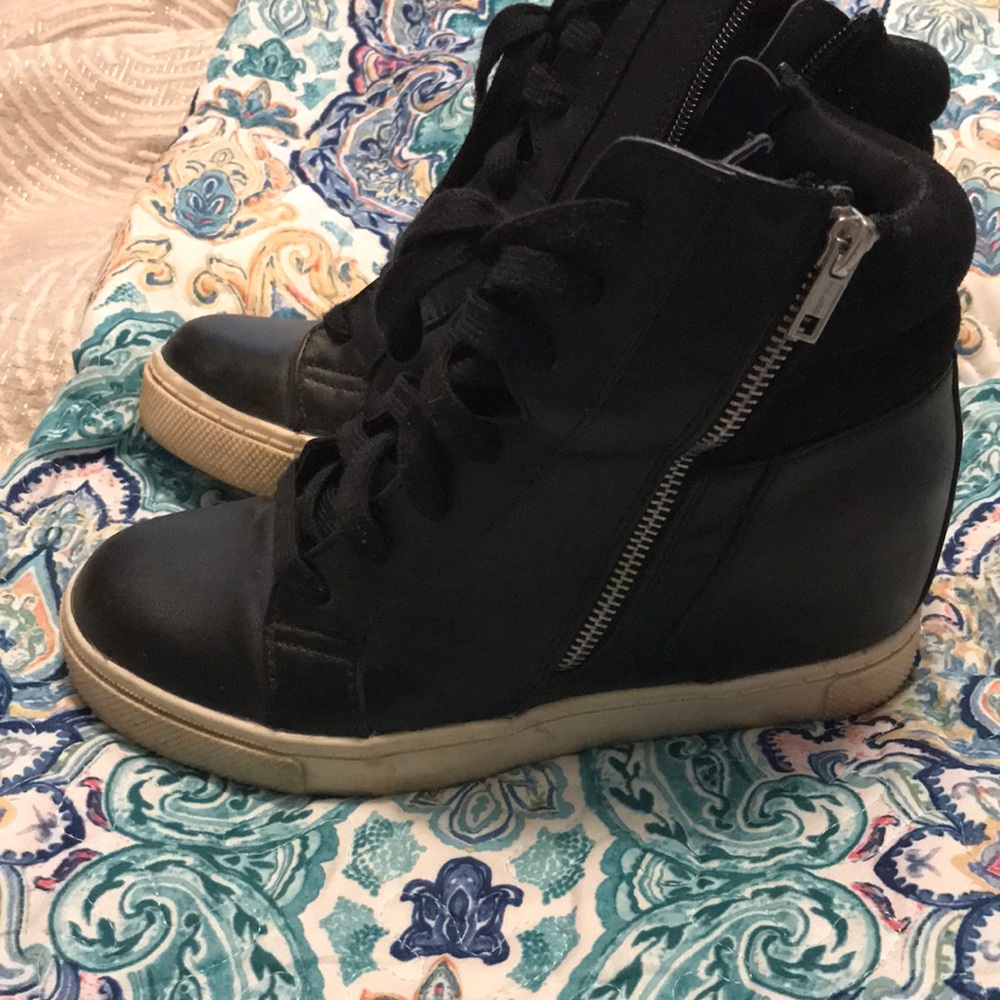Heeled shoes